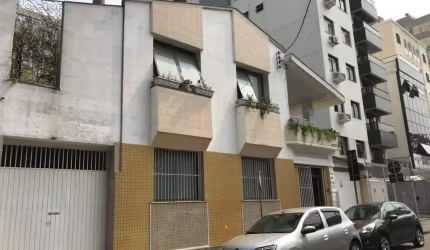 Casa para Venda em Florianópolis, Centro, 6 dormitórios, 1 suíte, 3 banheiros, 4 vagas