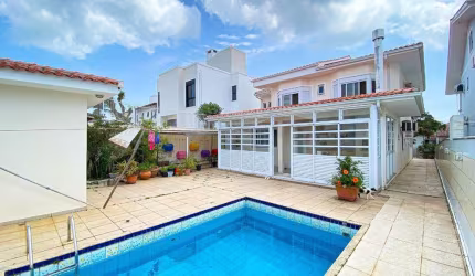 Casa para Venda em Florianópolis, Santa Mônica, 4 dormitórios, 4 suítes, 2 banheiros, 2 vagas
