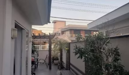 Casa para Venda em Florianópolis, Córrego Grande, 3 dormitórios, 3 suítes, 5 banheiros, 2 vagas