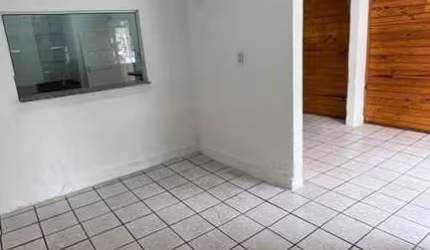 Loja para Venda em Florianópolis, Centro, 1 banheiro, 2 vagas