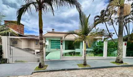 Casa para Venda em Florianópolis, Praia Brava, 4 dormitórios, 3 suítes, 5 banheiros, 2 vagas