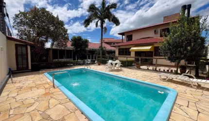 Casa para Venda em Florianópolis, Cacupé, 4 dormitórios, 2 suítes, 5 banheiros, 4 vagas
