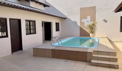 Casa para Venda em Florianópolis, Itacorubi, 3 dormitórios, 1 suíte, 4 banheiros, 3 vagas