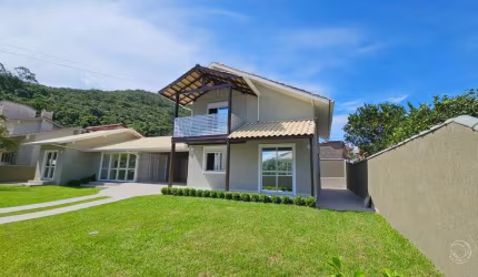 Casa para Venda em Florianópolis, Sambaqui, 4 dormitórios, 1 suíte, 3 banheiros, 4 vagas