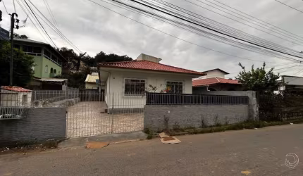 Casa para Venda em Florianópolis, Saco Dos Limões, 2 dormitórios, 1 banheiro, 2 vagas