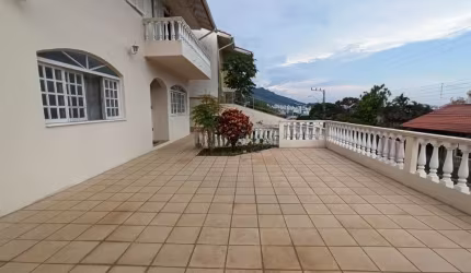 Casa para Venda em Florianópolis, Pantanal, 10 dormitórios, 2 suítes, 4 banheiros, 2 vagas