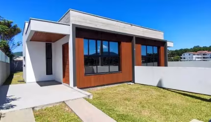 Casa para Venda em Florianópolis, São João do Rio Vermelho, 3 dormitórios, 1 suíte, 2 banheiros, 2 vagas