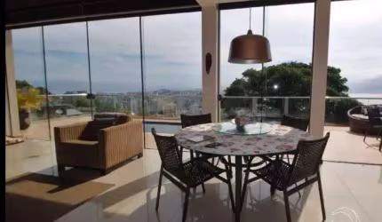 Casa para Venda em Florianópolis, Centro, 4 dormitórios, 2 suítes, 8 banheiros, 2 vagas