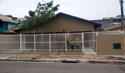 Casa para Venda em Florianópolis, Canasvieiras, 4 dormitórios, 2 suítes, 2 banheiros, 3 vagas