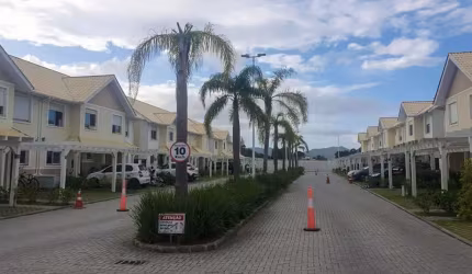 Casa para Venda em Florianópolis, Morro das Pedras, 2 dormitórios, 2 suítes, 3 banheiros, 1 vaga