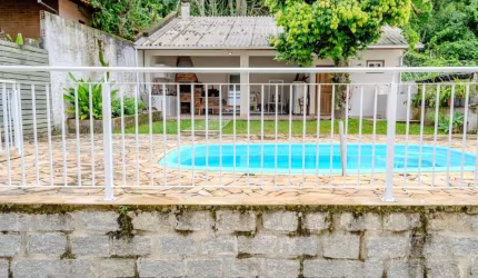 Casa para Venda em Florianópolis, Trindade, 6 dormitórios, 2 suítes, 3 banheiros, 4 vagas