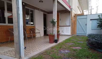 Casa para Venda em Florianópolis, Agronômica, 4 dormitórios, 2 suítes, 4 banheiros, 2 vagas