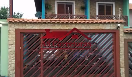 Casa à venda em Osasco-SP no bairro Jaguaribe: 3 quartos, 1 suíte, 1 sala, 3 banheiros, 4 vagas de garagem, 125m² de área.