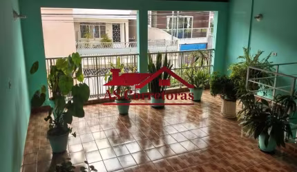 Sobrado arejado, com 3 andares, no Bela Vista Osasco.