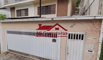 SOBRADO EM ÓTIMA LOCALIZAÇÃO, FICA 20 MINUTOS DE CAMINHADA DO PARQUE VILLA LOBOS.