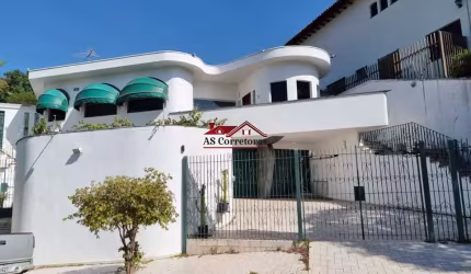 Excelente Casa à Venda no Parque dos Príncipes. Arquitetura moderna