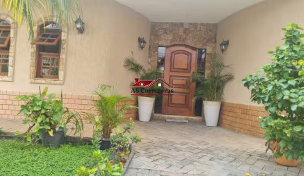 Não perca essa incrível oportunidade de adquirir uma Casa Térrea com Piscina na desejada City Bussocaba, em Osasco!