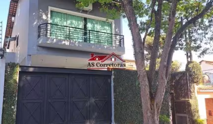 Imperdível casa de alto padrão à venda em Osasco-SP, bairro Adalgisa, com 4 quartos, 3 suítes, 2 salas, 5 banheiros, 6 vagas de garagem e 100,00 m² de área. Confira!