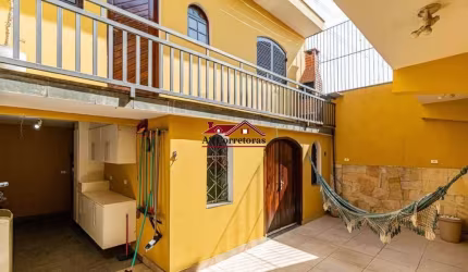 Casa à venda em São Paulo-SP, no bairro Jaguaré, com 3 quartos, 1 suíte, 1 sala, 5 banheiros, 3 vagas e 270m². Venha conferir!