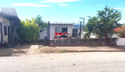 Imperdível: Casa à venda na Vila Terezinha, Carapicuíba-SP! 6 salas, 2 banheiros, 2 vagas de garagem, 138,50 m² de área.