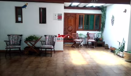 Imperdível! Casa à venda em São Paulo-SP, no Conjunto Residencial Butantã, com 4 quartos, 1 suíte, 1 sala, 3 banheiros, 3 vagas de garagem e 190,00 m² de área.