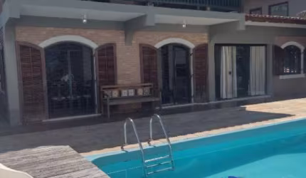 Sobrado com piscina a venda com 5 dormitórios , há 50m da praia.