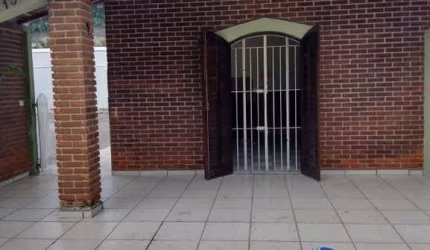 2 quartos, 2 wc, e quintal