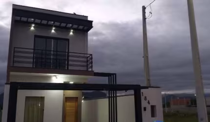 Casa 2 dormitórios, 1 suíte, piscina e churrasqueira, em loteamento com segurança 24h, Jaraguá, Caraguatatuba - SP