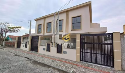 Sobrado com 2 dormitórios à venda, 81 m² por R$ 640.000,00 - Bombas - Bombinhas/SC