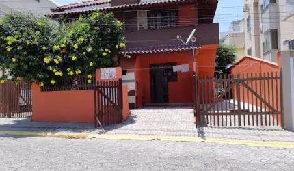 Sobrado com 2 dormitórios para alugar, 1 m² - Bombas - Bombinhas/SC