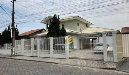 Excelente oportunidade para quem gosta de espaço Casa a venda em Tijucas-Sc