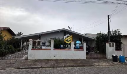CASA A VENDA EM TIJUCAS-SC