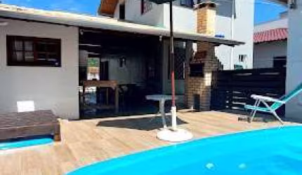 Casa com piscina em Bombinhas