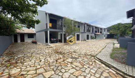 Sobrado com 3 Dormitórios à venda, 115 m² por R$ 785.000 - Morrinhos - Bombinhas/SC