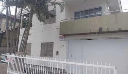 Casa com 5 dormitórios para alugar, 120 m² - Bombas - Bombinhas/SC