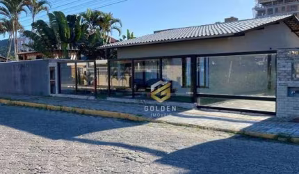 Casa Mobiliada c/Piscina 3 Dormitórios Próx ao Mar à venda, 165 m² por R$ 2.650.000 - Bombas - Bombinhas/SC.