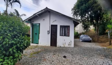 Casa em Camboriú no bairro Tabuleiro com 03 dormitórios