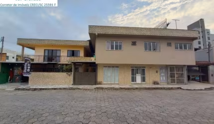 Casa de dois andares em Camboriú no bairro Monte Alegre