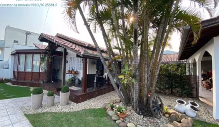 Duas casas no terreno em Balneário Camboriú no bairro dos Estados