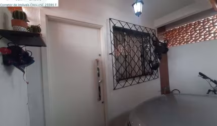 Lindo Sobrado semi-mobiliado em Camboriú no bairro Santa Regina