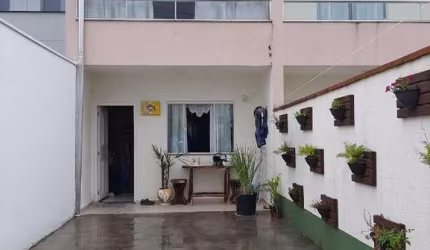 Amplo Sobrado em Camboriú com 03 dormitórios