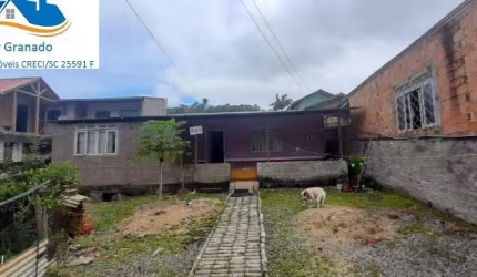 Casa em Camboriú no bairro Monte Alegre com 03 dormitórios