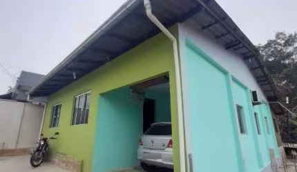 Casa em Camboriú no bairro Tabuleiro com 04 dormitórios