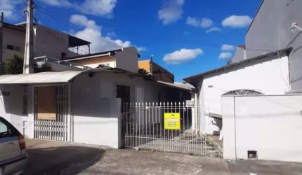 Terreno com 03 Casas e uma Sala comercial.