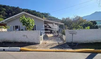 Casa à venda, monte alegre, CAMBORIU - SC com 04 Quartos sendo 01 Suíte