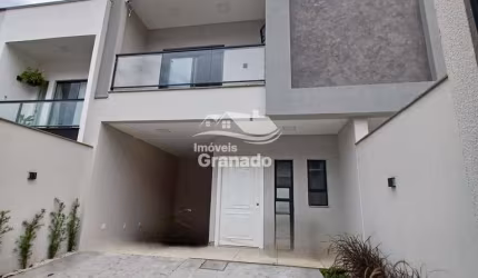 Sobrado à venda, Bairro São Francisco, CAMBORIU - SC com 03 Suítes