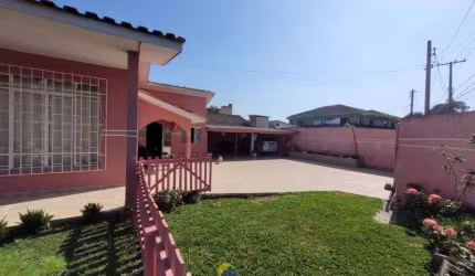 Excelente casa de esquina 3 quartos em São José dos Pinhais, bairro Quissisana.