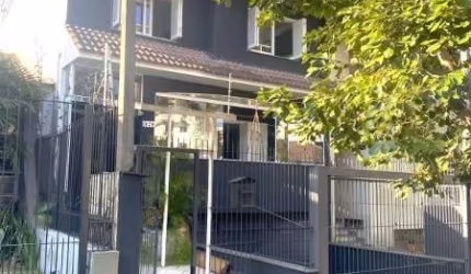Casa com 4 quartos à venda na Chácara das Pedras, Porto Alegre  por R$ 1.500.000