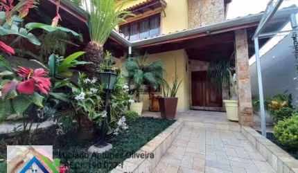 Casa Triplex alto padrão à venda na praia em São Sebastião