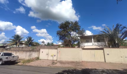 Casa Venda em Valinhos, Excelente Localização, com 1080m² aprox. 400m² constr., c/ 3 casas -R$ 1.050.000 Estuda Permutas